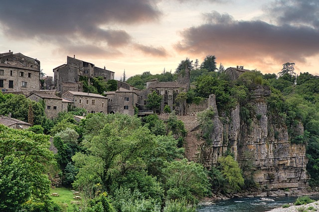 How Big Was Noah’s Ark  Dimensions, Volume, and Modern Comparisons
